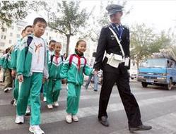 廣州海珠校園門衛(wèi)安裝身份證識(shí)別器 加強(qiáng)人員出入管理