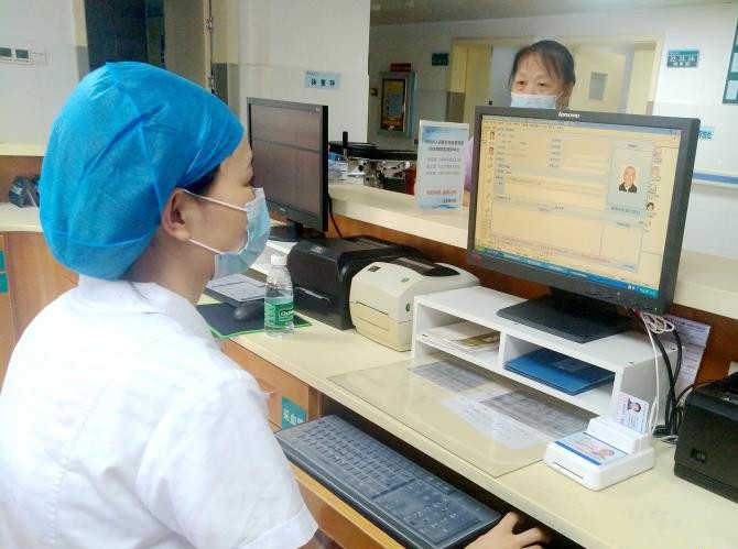 多功能身份證社?？ㄗx卡器